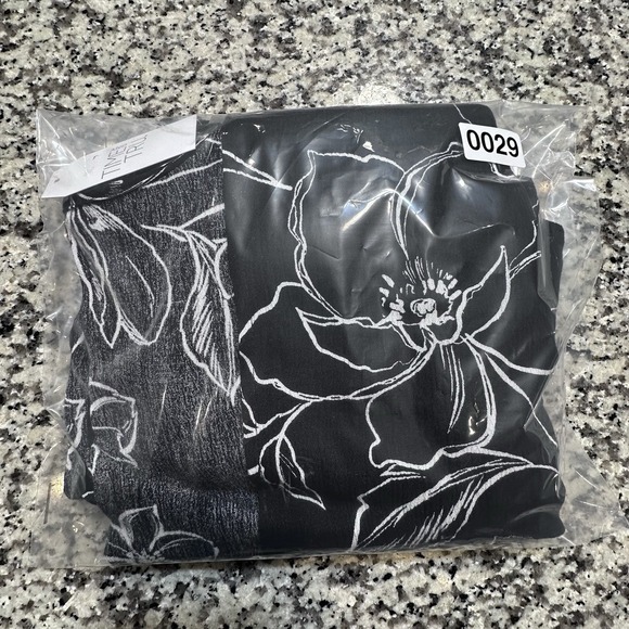 NWT Time and Tru Womens Sm-Md Black Soot Floral Printed Swim Cover-Up Resortwear - Picture 13 of 13